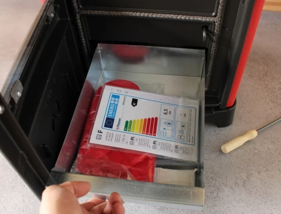 EEK A+ Kaminofen Plamen Maestral N Mit Herdplatte, Rot - 6,5kW – Bild 6